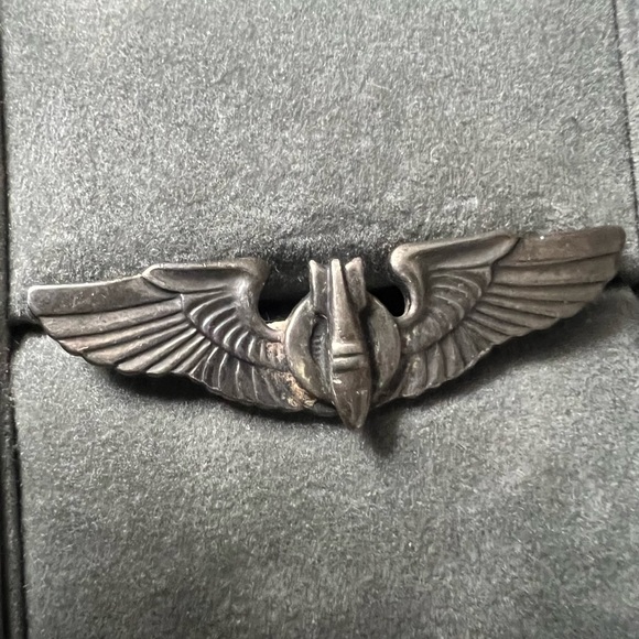 Coin Silver Wings Pin - Picture 2 of 3